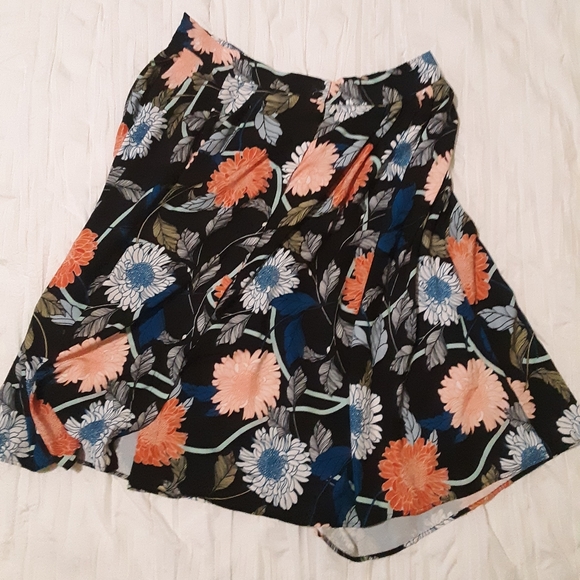 Eloquii Dresses & Skirts - 🧵3 for $15🧵ELOQUII Floral Button Skirt Pockets
